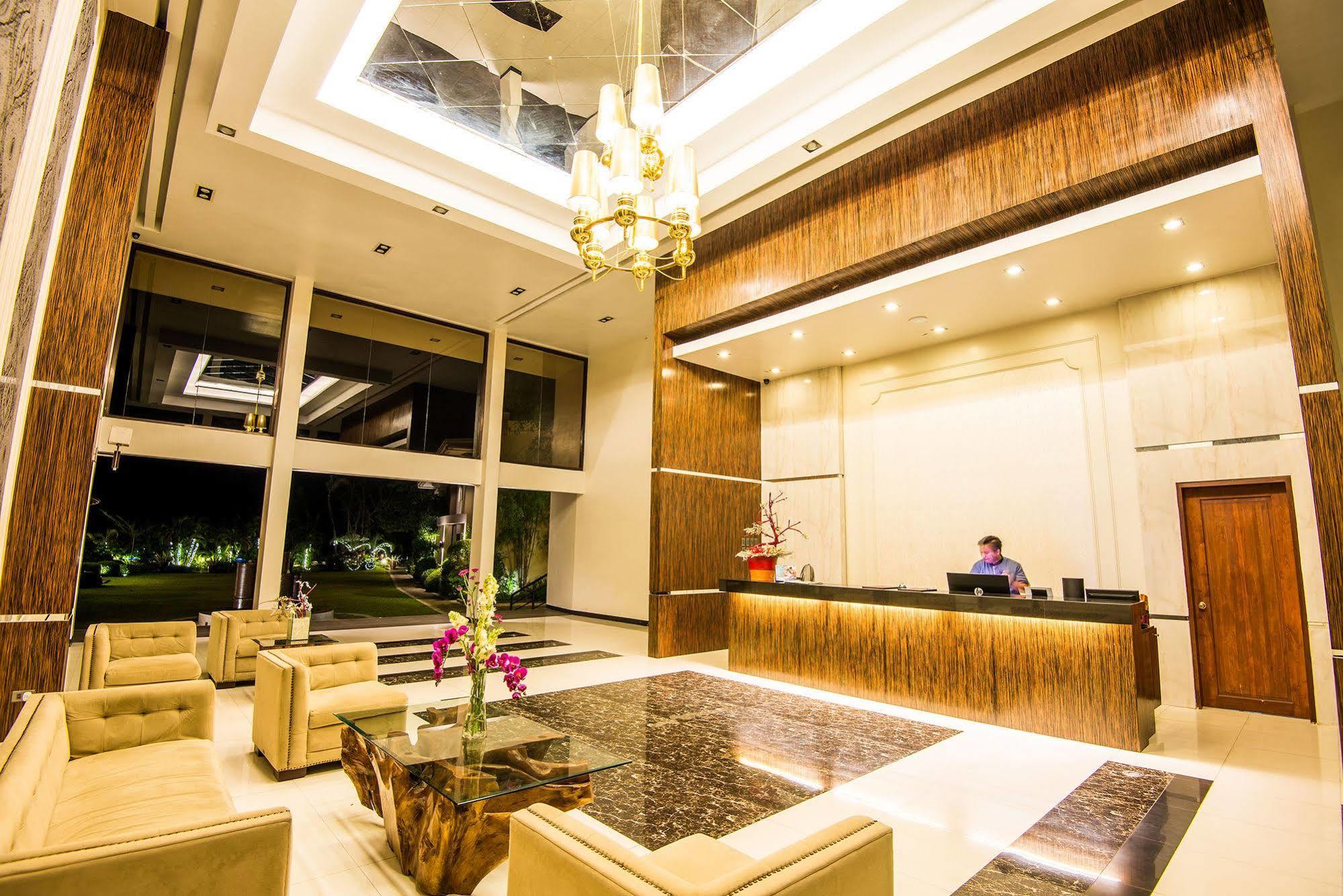 Ariana Hotel Dipolog Extérieur photo