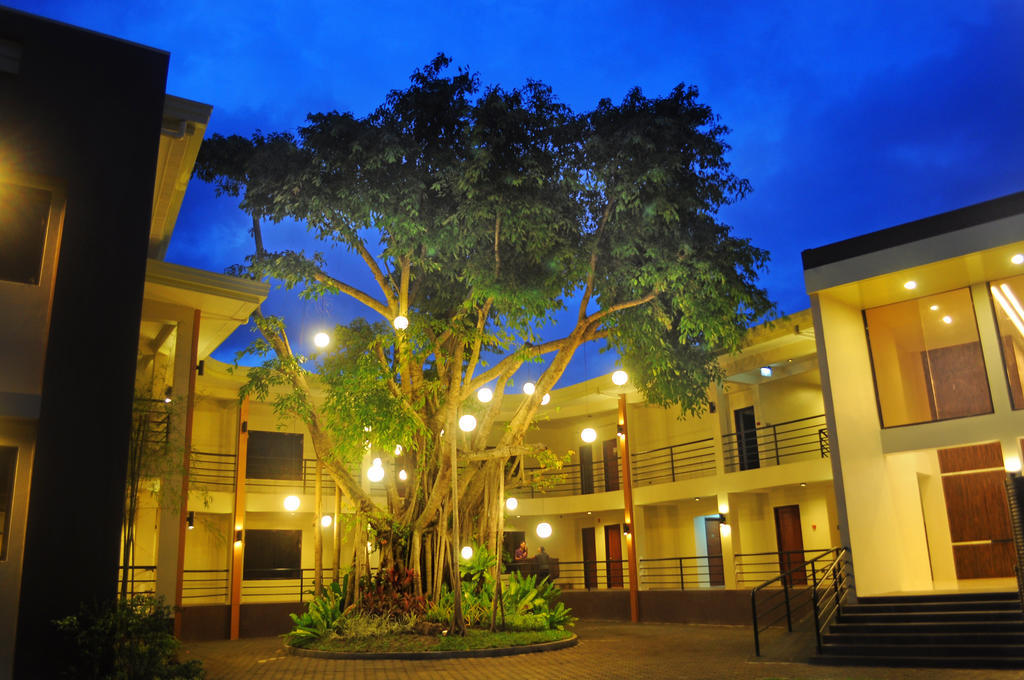 Ariana Hotel Dipolog Extérieur photo